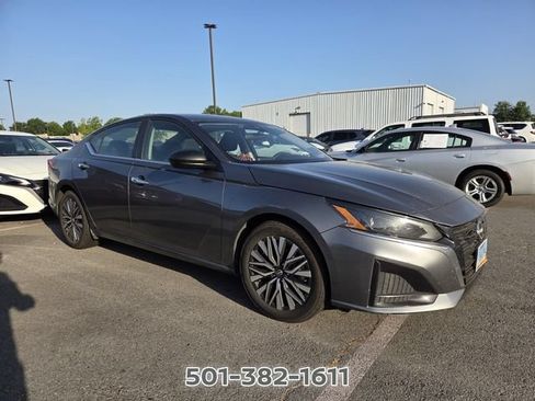 Used 2024 Nissan Altima 2.5 SV FWD image 5
