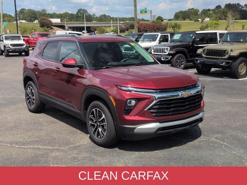 Used 2025 Chevrolet TrailBlazer LT AWD/4WD image 2