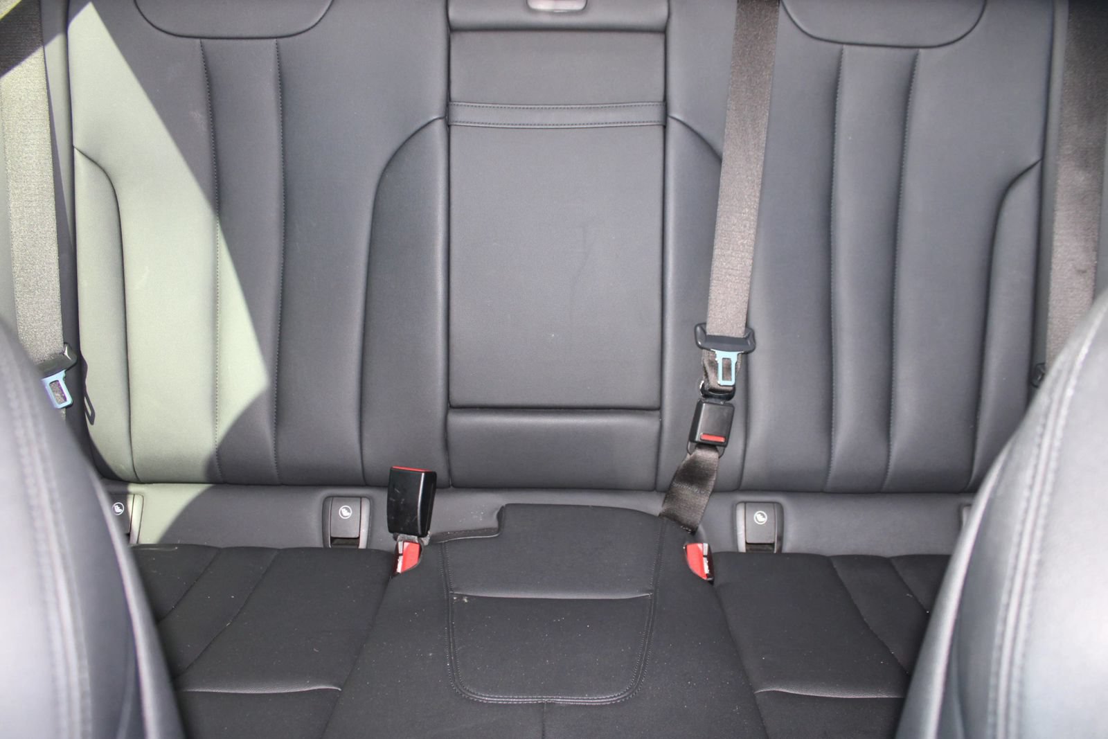 Used 2019 BMW 530e w/ Premium Package RWD image 7