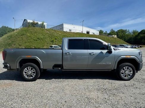 Used 2024 GMC Sierra 3500 Denali w/ Technology Package AWD/4WD image 11