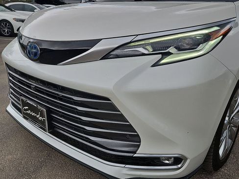 Used 2021 Toyota Sienna Platinum FWD image 10