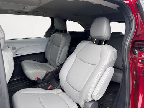 Certified 2026 Toyota Sienna XLE FWD image 11