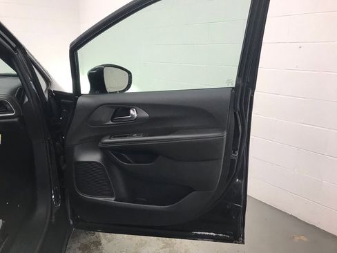 New 2026 Chrysler Pacifica Select image 42