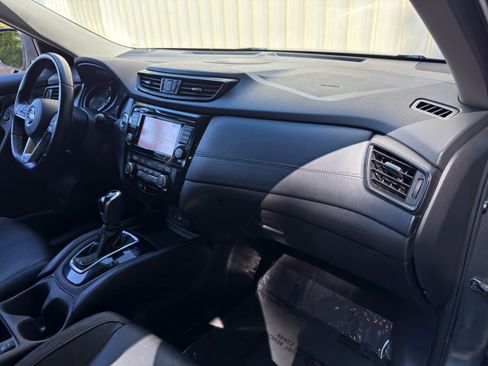 Used 2018 Nissan Rogue SL AWD/4WD image 13