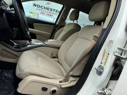 Used 2017 Dodge Journey SXT w/ Comfort/Convenience Group FWD image 7
