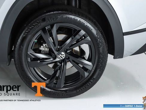 Used 2025 Volkswagen Atlas Cross Sport SEL R-Line AWD/4WD image 45