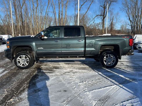 Used 2019 Chevrolet Silverado 2500 High Country image 2