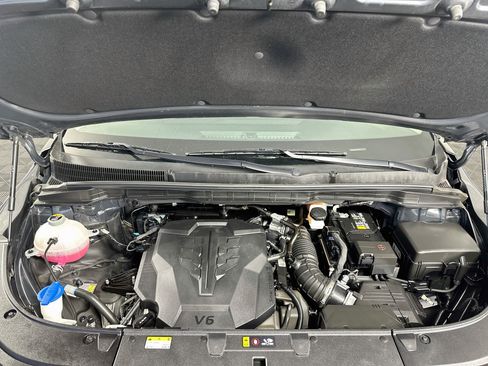 Used 2025 Kia Carnival FWD image 35