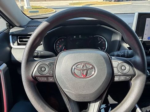 Used 2025 Toyota RAV4 XLE AWD/4WD image 25