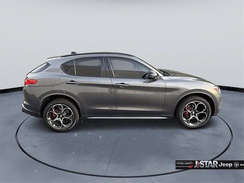 Used 2023 Alfa Romeo Stelvio Veloce image 4