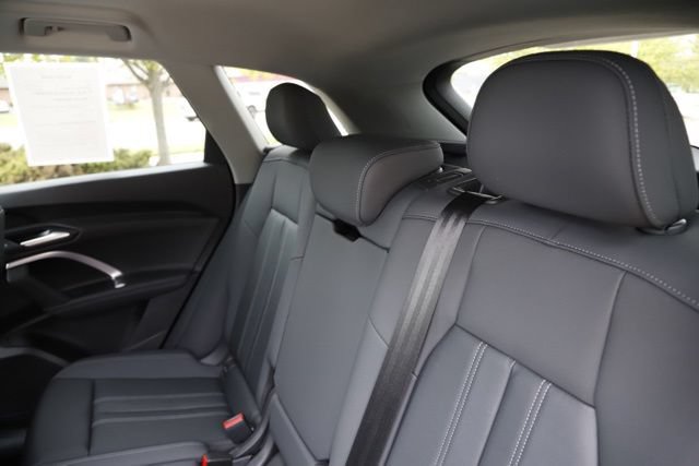 Used 2025 Audi Q5 Premium w/ Convenience Package AWD/4WD image 17