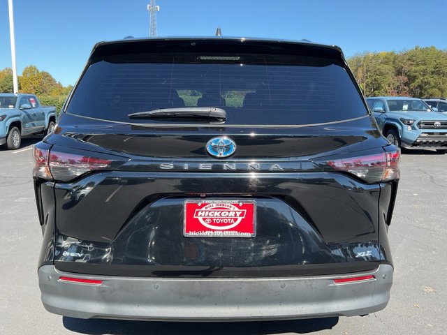 Used 2025 Toyota Sienna XLE FWD image 9