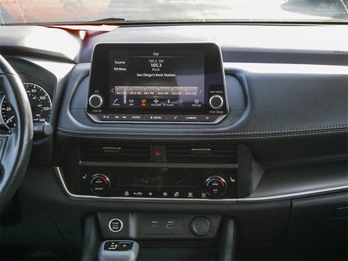 Used 2023 Nissan Rogue SV w/ SV Premium B Package image 14