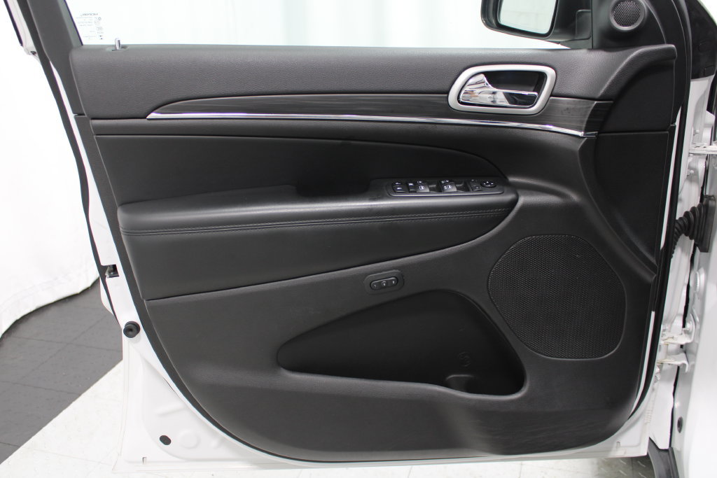 Used 2019 Jeep Grand Cherokee Limited AWD/4WD image 10