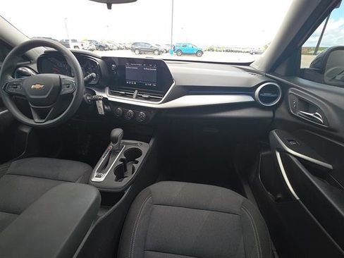 Used 2024 Chevrolet Trax LS w/ LS Convenience Package FWD image 9
