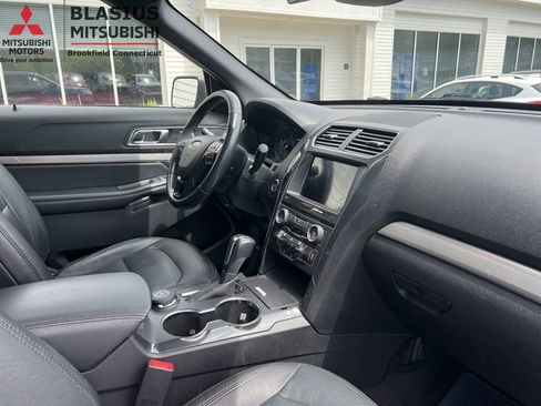 Used 2018 Ford Explorer XLT w/ Equipment Group 202A AWD/4WD image 35