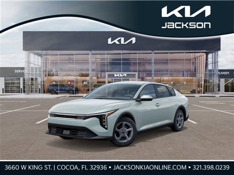 New 2025 Kia K4 LXS image 1