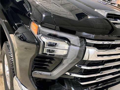 Used 2024 Chevrolet Silverado 2500 LTZ w/ LTZ Convenience Package image 31