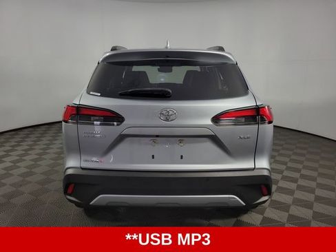 Used 2024 Toyota Corolla Cross XLE FWD image 7