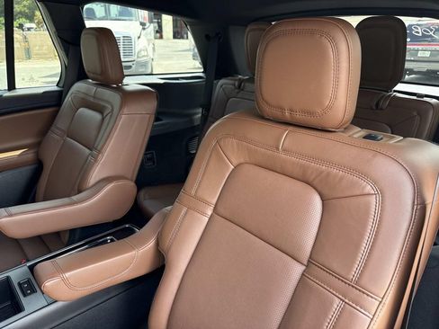 Certified 2023 Lincoln Aviator Reserve RWD image 14