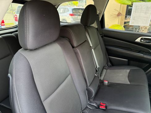 Used 2018 Nissan Pathfinder SV image 22