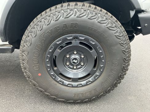 Used 2025 Ford Bronco Badlands image 10