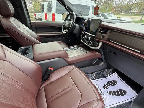 Used 2024 Ford Expedition Max Limited image 11