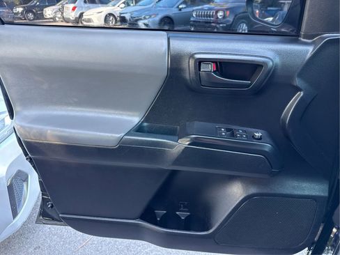 Used 2017 Toyota Tacoma SR image 17