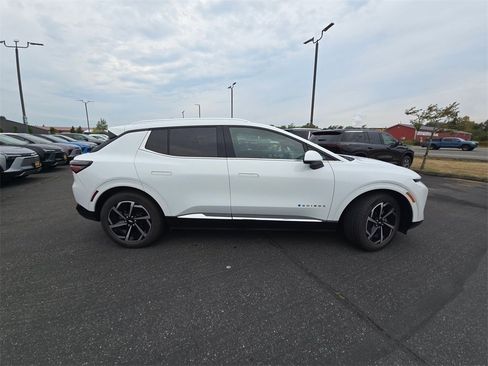 Used 2024 Chevrolet Equinox EV LT image 3