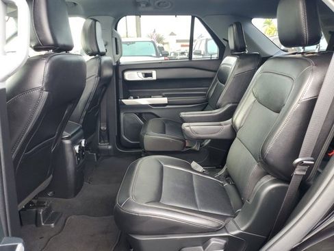 Used 2023 Ford Explorer Limited w/ Limited Technology Package image 11