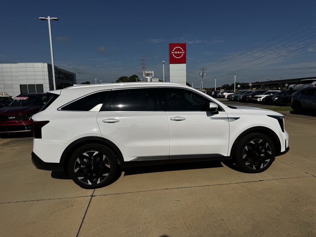 Certified 2026 Kia Sorento SX FWD image 16