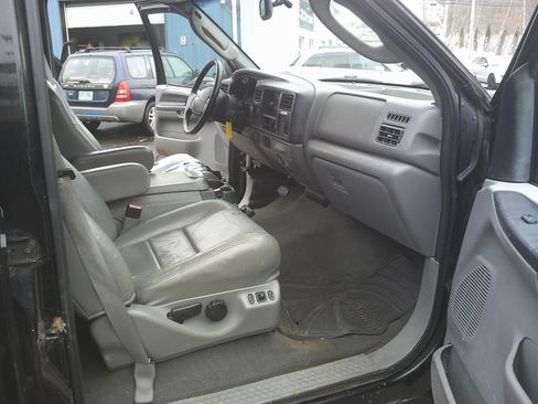 Used 2005 Ford Excursion XLS image 13