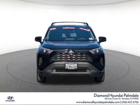 Used 2022 Toyota RAV4 XLE w/ Convenience Package FWD image 2