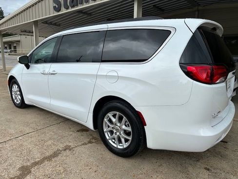 Used 2021 Chrysler Voyager Lxi image 11