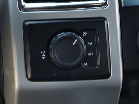 Used 2015 Ford F150 Lariat w/ Equipment Group 502A Luxury AWD/4WD image 33
