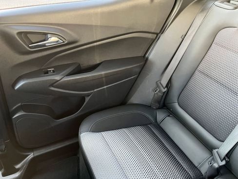 Used 2025 Chevrolet Trax LT image 37