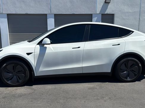 Used 2021 Tesla Model Y Long Range AWD/4WD image 2