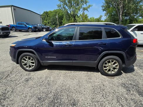 Used 2016 Jeep Cherokee Latitude AWD/4WD image 3