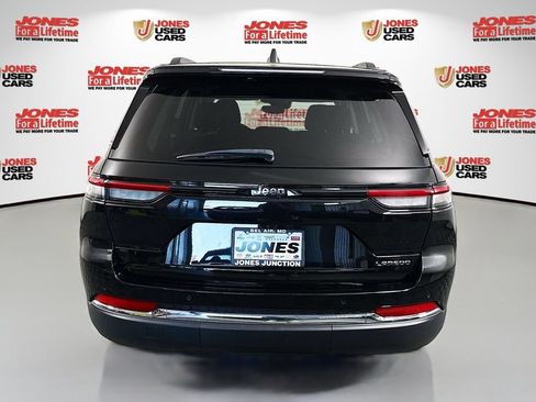 Used 2023 Jeep Grand Cherokee Laredo AWD/4WD image 14
