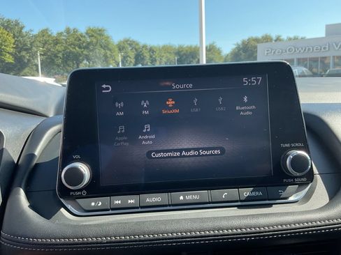 Used 2025 Nissan Rogue SV FWD image 27