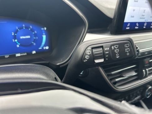 Used 2021 Ford Escape SEL w/ Technology Package image 19