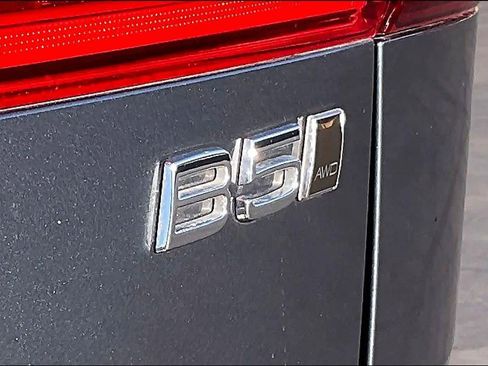 Used 2023 Volvo XC60 B5 Ultimate w/ Climate Package image 11