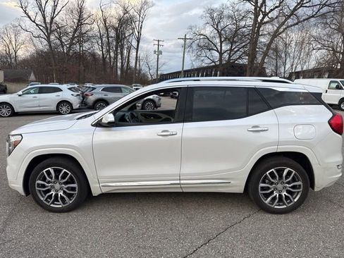 Used 2022 GMC Terrain Denali image 5