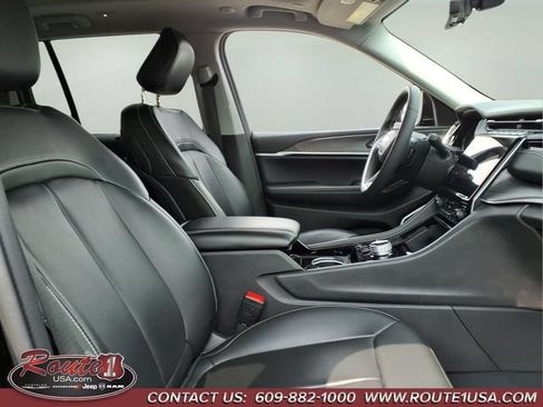 Used 2023 Jeep Grand Cherokee 4WD 4xe w/ Luxury Tech Group II image 15