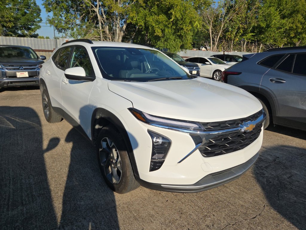 Used 2026 Chevrolet Trax LT FWD image 6