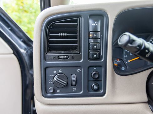 Used 2004 Chevrolet Silverado 3500 LT w/ Heavy-Duty Power Package image 28