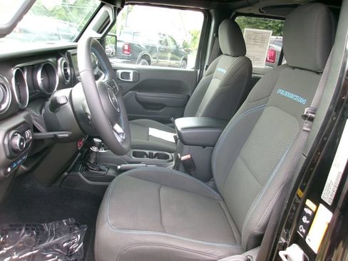 Used 2023 Jeep Wrangler Unlimited Rubicon 4xe AWD/4WD image 7