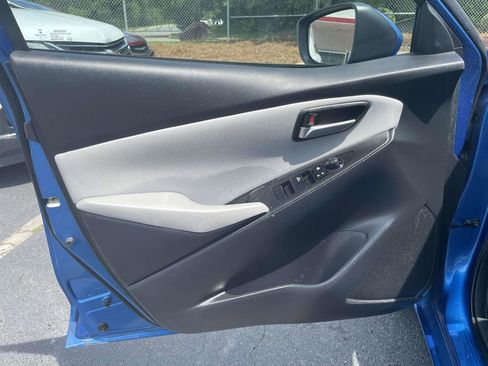 Used 2019 Toyota Yaris L FWD image 18