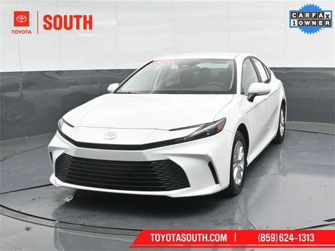 Used 2025 Toyota Camry LE image 6