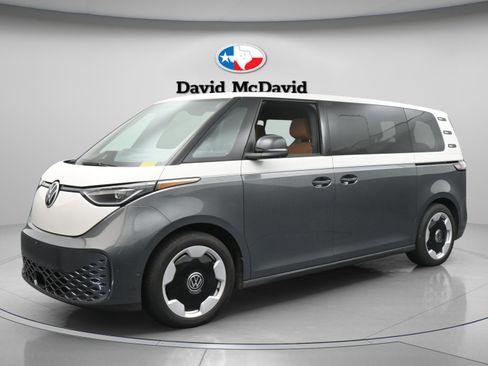 Used 2025 Volkswagen ID. Buzz Pro S Plus RWD image 1